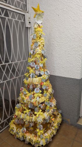 Foto 7-Pinheiro ecológico do Natal Amarelo TetraPack