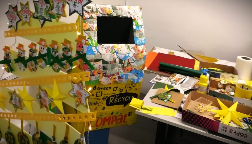 Contentor para recolha de embalagens e inicio da construção.