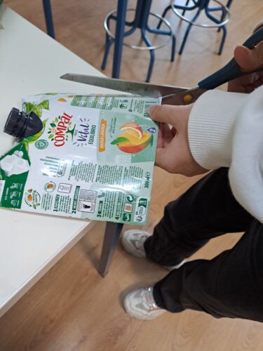 Preparação das embalagens da Compal.