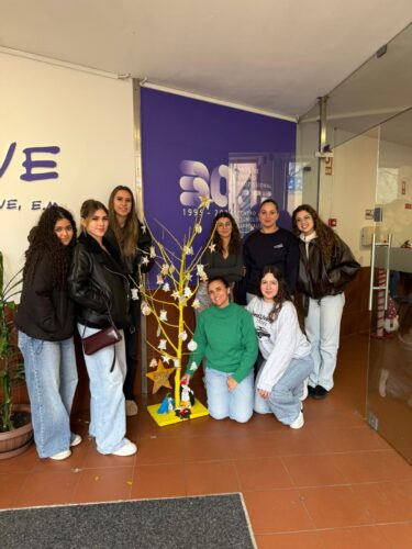 Foto do grupo de trabalho da construção da árvore.