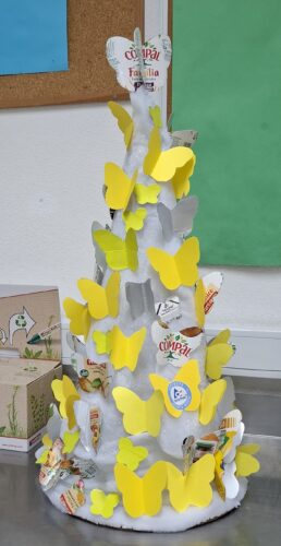 Natal em borboletas. A nossa árvore amarela.