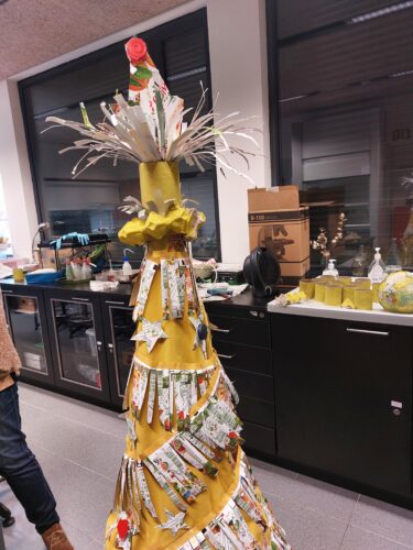 "Árvore de Natal Amarela_EBSDD" terminada.