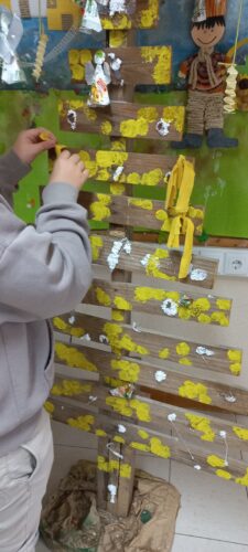 Processo construtivo da Árvore de Natal.