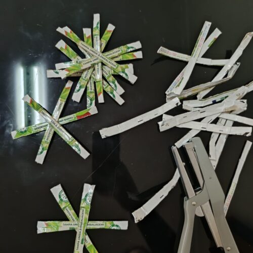 Recorte das embalagens em tiras