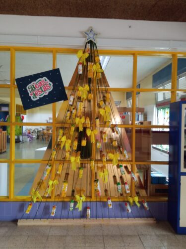 Árvore "Natal Amarelo" EBI do Carregado.