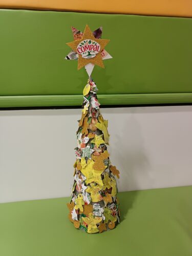 Árvore na receção.