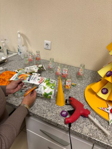 Corte de símbolos da compal e da Tetrapak.