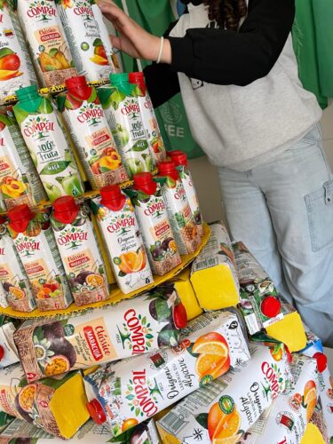 As Embalagens Compal, com os Símbolos visíveis.