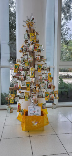 Árvore de Natal Amarela concluída