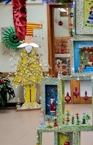 Decoração de natal no espaço escolar.