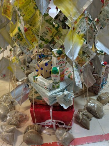 Pormenor Árvore de Natal Amarela.