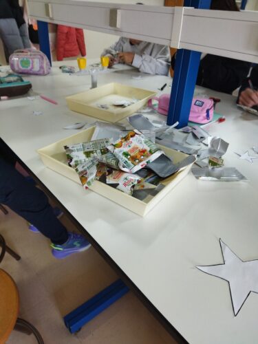 Construção das estrelas pelos alunos.