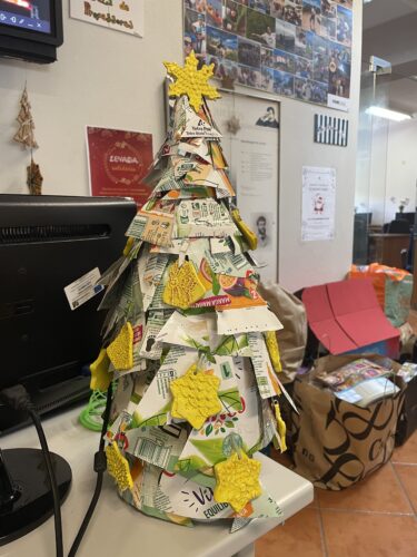 Árvore de Natal<br/>Árvore de Natal no espaço da escola