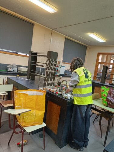 Preparação das embalagens para serem utilizadas.