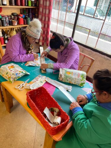 Corte em tiras e enrolamento das mesmas