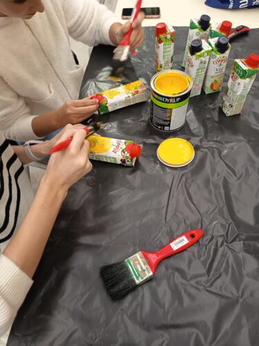 pintar as embalagens de amarelo.jpg